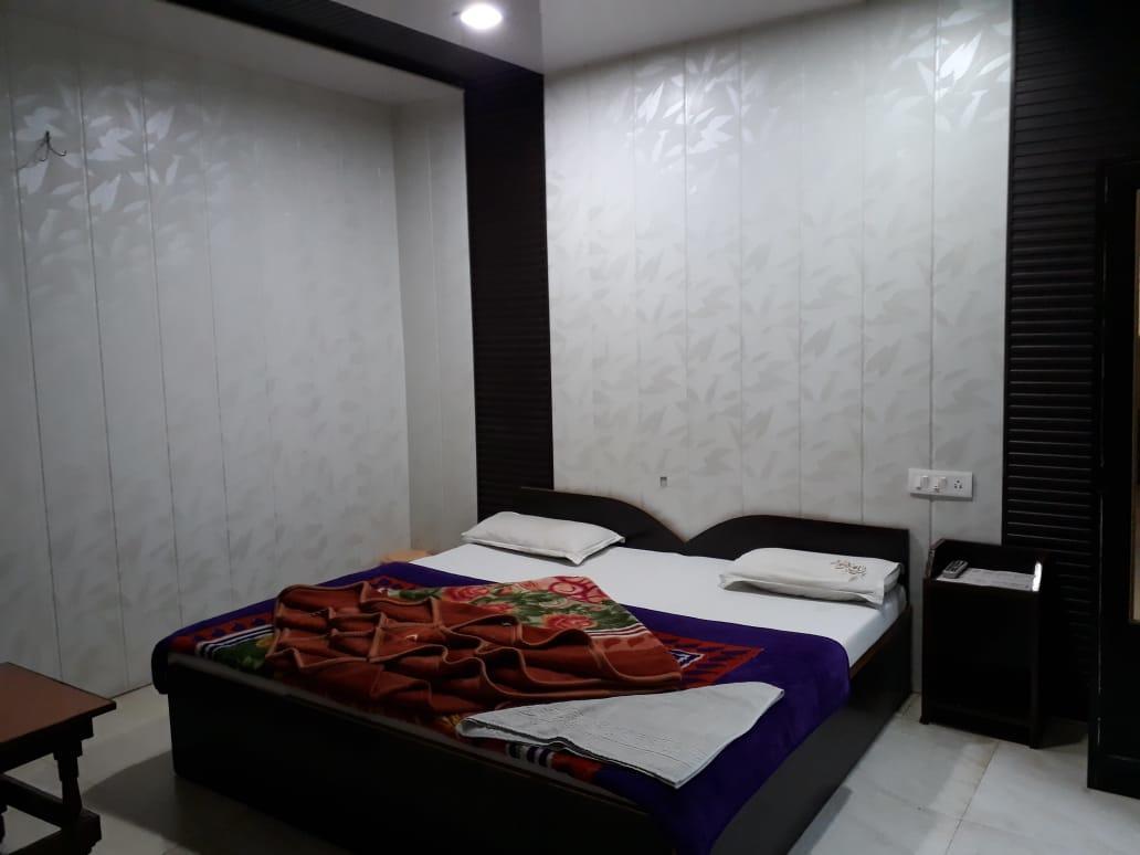 Hotel Neelam Raj Найнитал Экстерьер фото