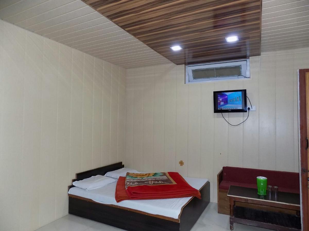 Hotel Neelam Raj Найнитал Экстерьер фото