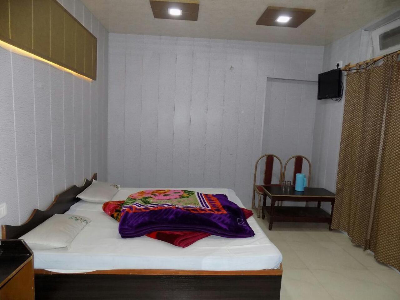 Hotel Neelam Raj Найнитал Экстерьер фото
