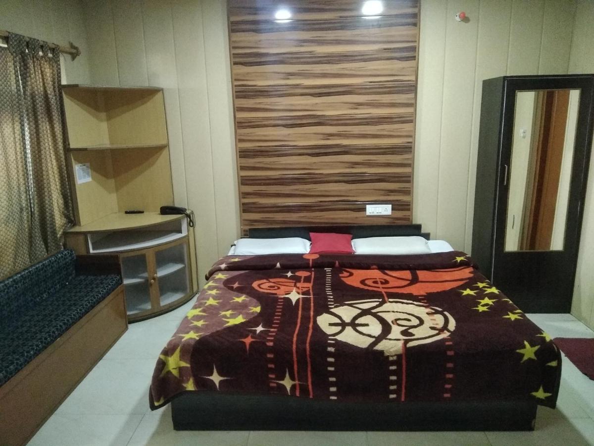 Hotel Neelam Raj Найнитал Экстерьер фото